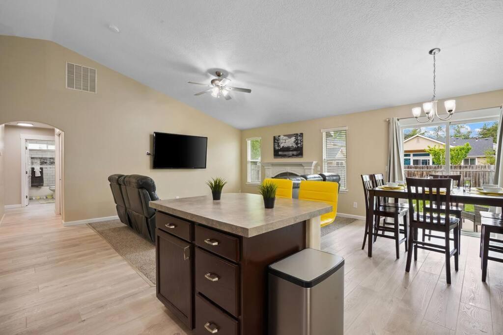 Remodeled, Charming Retreat On The City'S Doorstep Boise Extérieur photo